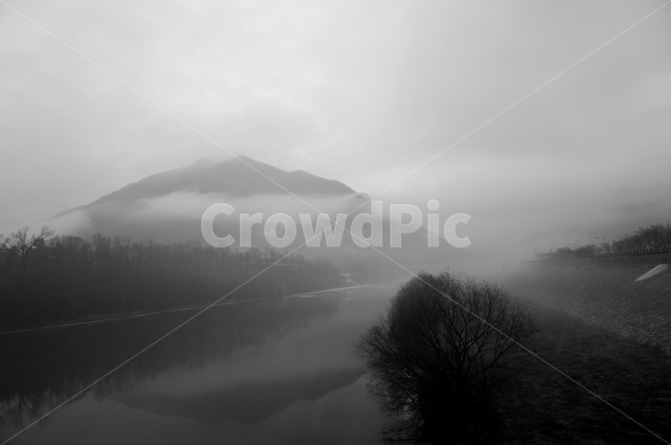 nature,자연,weather,날씨,outdoors,옥외,산,강,안개,겨울,자연,풍경,nature,landscape,흑백,모노톤,monochrome,black and white
