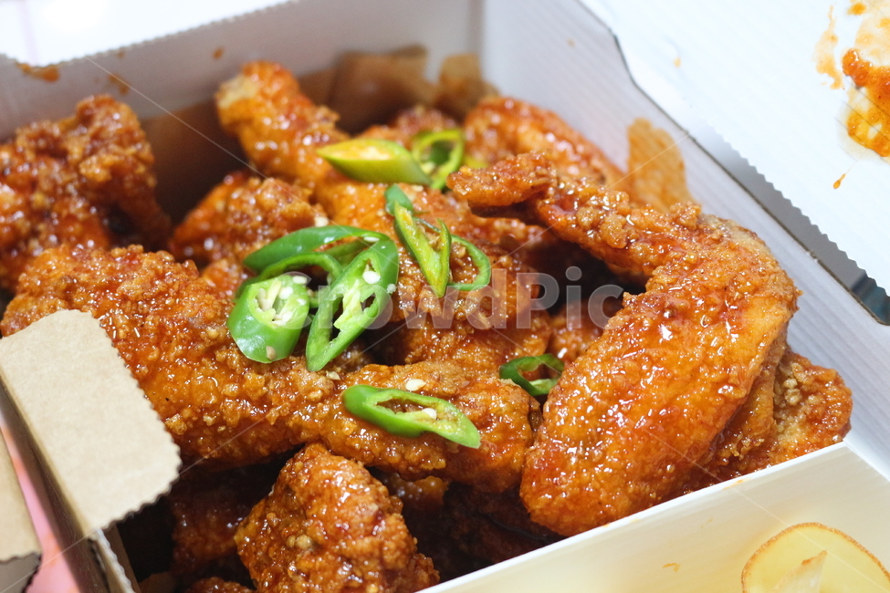 치킨,후라이드,양념치킨,닭다리,매운치킨