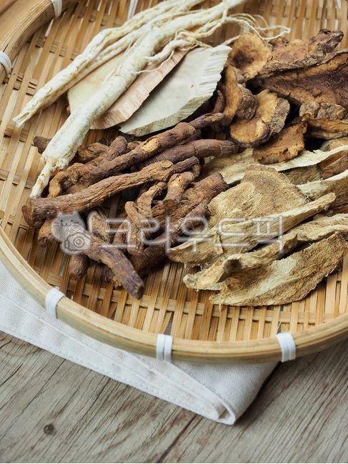 동양의학,한약재료,한약재,약재,뿌리,뿌리식물,음식,건강식품,감기,약,한약,감초,한방약,한방,건조식품,의학,감기치료제,orientalmedicine,chinesemedicineingredients,herbalmedicine,medicine,root,food,healthfood,cold,about,chinesemedicine,licorice,driedfood,coldremedy