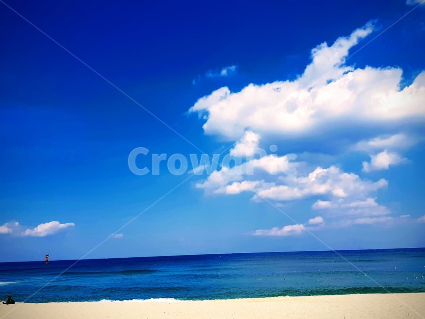 구름,맑은하늘,바다,고요함,푸르다,강릉,clearsky,stillness,sea,koreanlandscape,힐링,미세먼지없는,자연,풍경,nature,landscape,azure sky,푸른 하늘,sky,하늘,outdoors,옥외