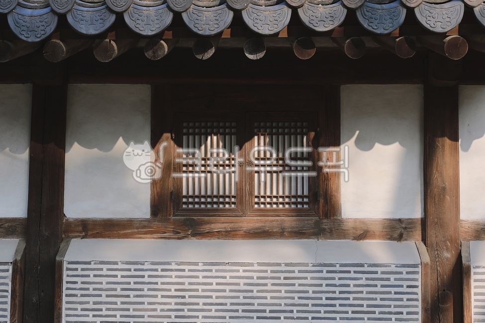 한옥,한옥창문,나무문,기와,기와지붕,전통문
