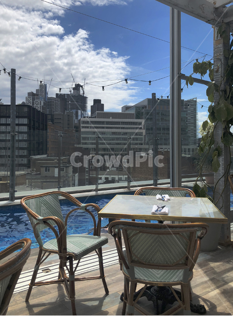 루프탑,레스토랑,의자,테이블,furniture,restaurant,chair,rooftop,city,sky,하늘,수영장,여유,럭셔리