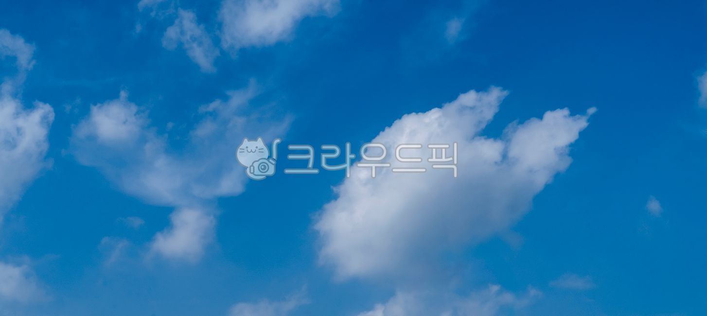 cloud,sky,blue,nature,background,weather,clear,puffy clouds,clouds,heaven