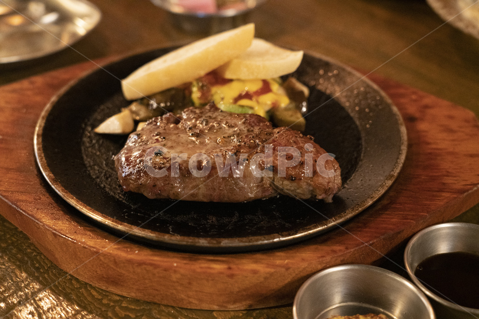 스테이크,steak,소고기,쇠고기,송아지고기,양식,음식,식재료,요리,food,cook,meal,dishes,food reserves,육류,고기,meat,양식,서양음식,서양요리,western food,western dishes,western meal,western cook
