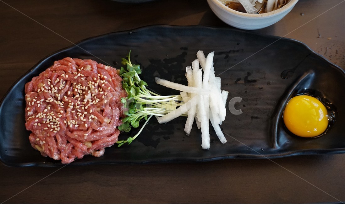 육회,육사시미,육류,고기,생고기,음식,식재료,요리,food,cook,meal,dishes,foodreserves,meat,한식,한국음식,한국요리,한국고기,koreanfood,노른자,배,새싹,과일,채소,안주,야식,술안주,소주,한국적인,먹거리,신선,소,비비다,무채,식사,회식,외식,숟가락,젓가락,날것,음식,식재료,요리,food,cook,meal,dishes,food reserves,육류,고기,meat,한식,한국음식,한국요리,korean food,korean dishes,korean meal,korean cook