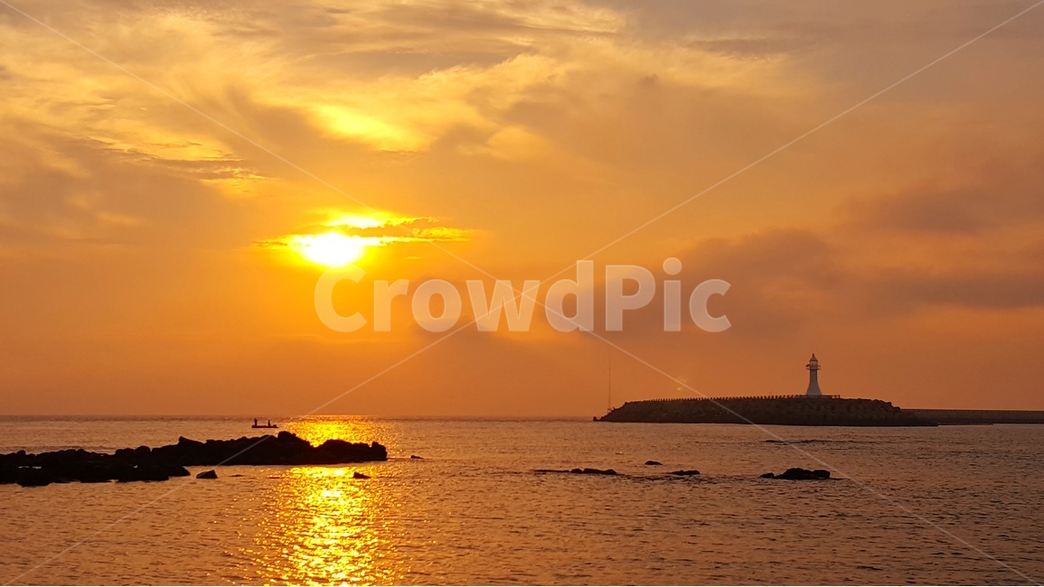 노을,풍경,감성,제주,하늘,구름,자연,바다,자연,풍경,nature,landscape,한국자연풍경,한국자연경관,korea nature landscape,등대,lighthouse,sunlight,햇빛,outdoors,옥외