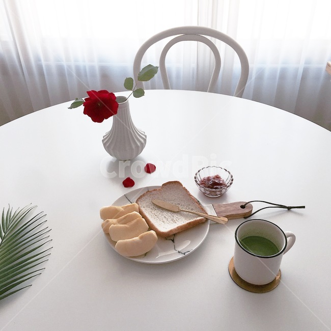 식탁,테이블,음식,그릇,요리,food,과일,dish,식사,연출,컨셉,콘셉,direction,concept,열매,fruit,식탁보,장미,샌드위치,녹차,녹차라떼,사과,잼,꽃병,saucer,pottery,도기류,받침접시,음식,식재료,요리,food,cook,meal,dishes,food reserves