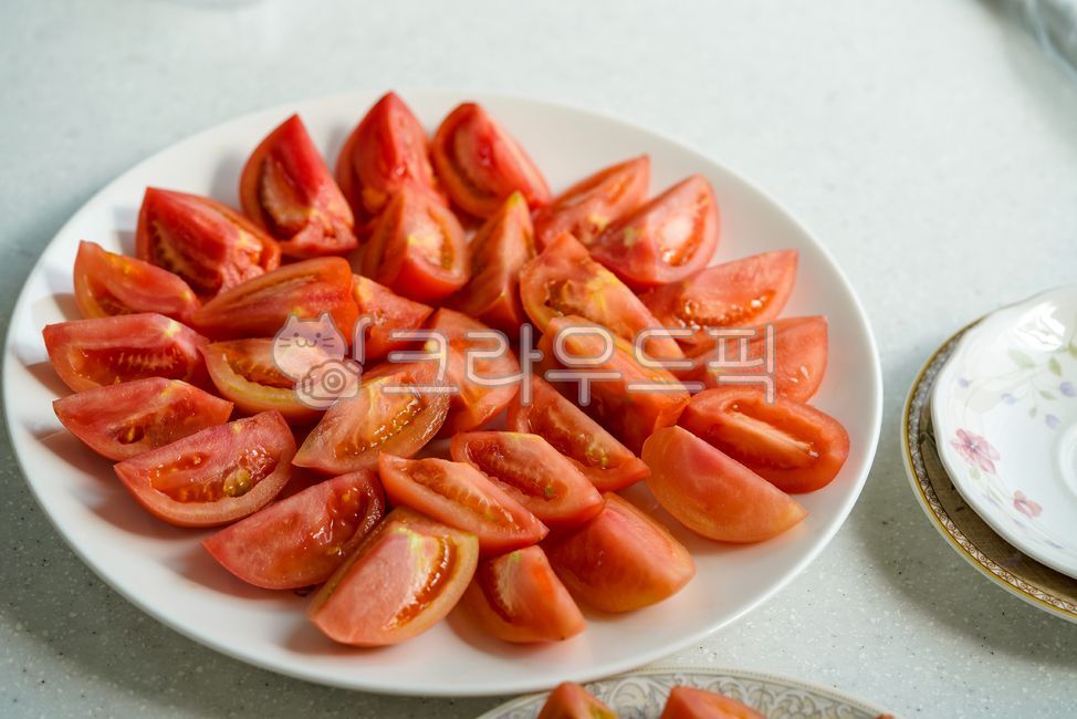 토마토,건강식,음식,접시,빨강,디저트,후식,열매,야채,식재료,색감,그릇,plate