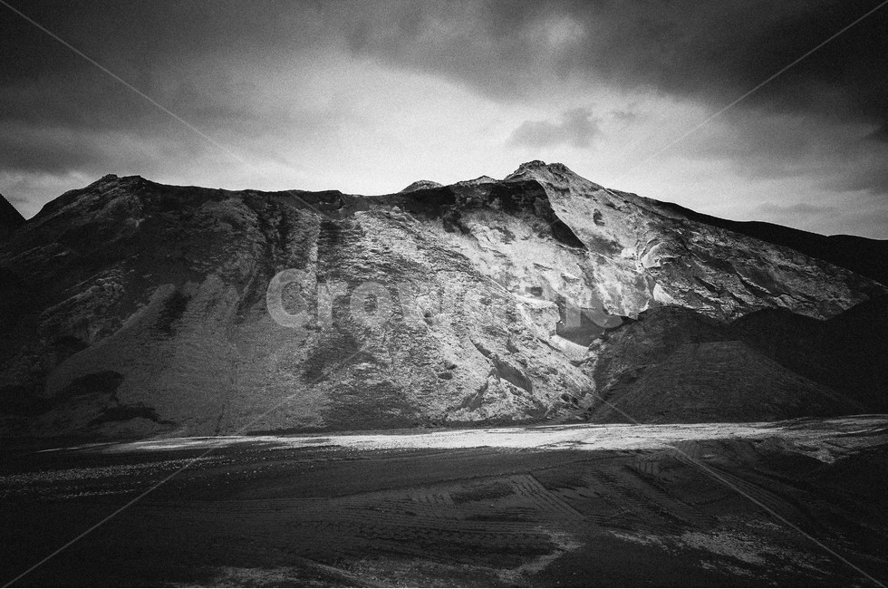 산,흑백,풍경,모래,산야,자연,풍경,nature,landscape,흑백,모노톤,monochrome,black and white,outdoors,옥외,mountain,mountain range,산맥