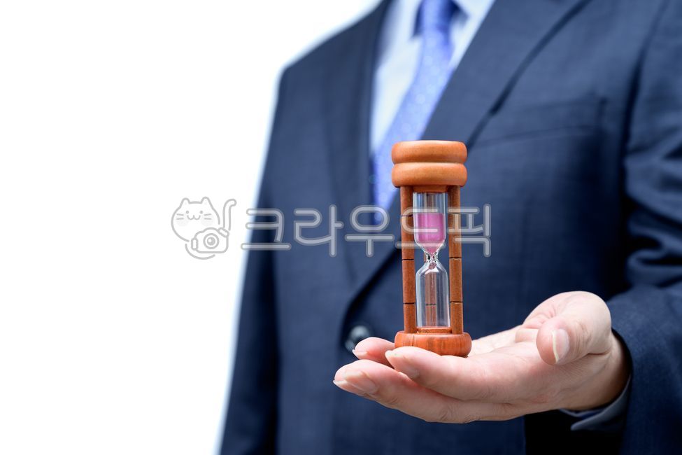 비즈니스,비지니스,비즈니스맨,비지니스맨,남성,남자,1명,한명,사람,마케팅,누끼,넥타이,컨셉,개념,상반신,사업,성인,정장,슈트,여백,카피스페이스,회사원,샐러리맨,영업,흰색배경,얼굴없는,수트,거래,모래시계,시계,시간,타임,손,마감,마감일,기한,약속,예약,일정,계획,스케줄,관리,신뢰,정직,금융,비즈니스,사업,business,service,work