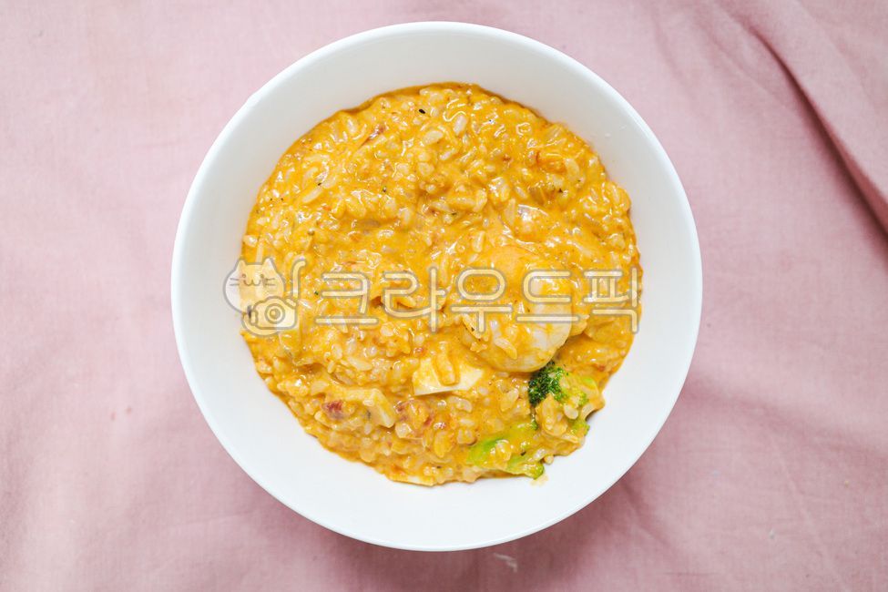 리조또,음식,리조또누끼,새우리조또,요리,식탁,천,식탁보,흰그릇,흰색그릇,리조또탑뷰,요리탑뷰