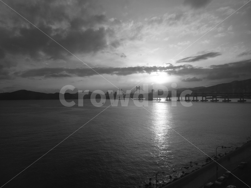 광안리,부산,풍경,흑백,라이카,흑백라이카,라이카흑백,크롬,광안대교,바다,바닷가,파도,구름,하늘,도시,풍경,city,landscape,흑백,모노톤,monochrome,black and white,water,물,waterfront,워터 프론트,port,포트,pier,교각