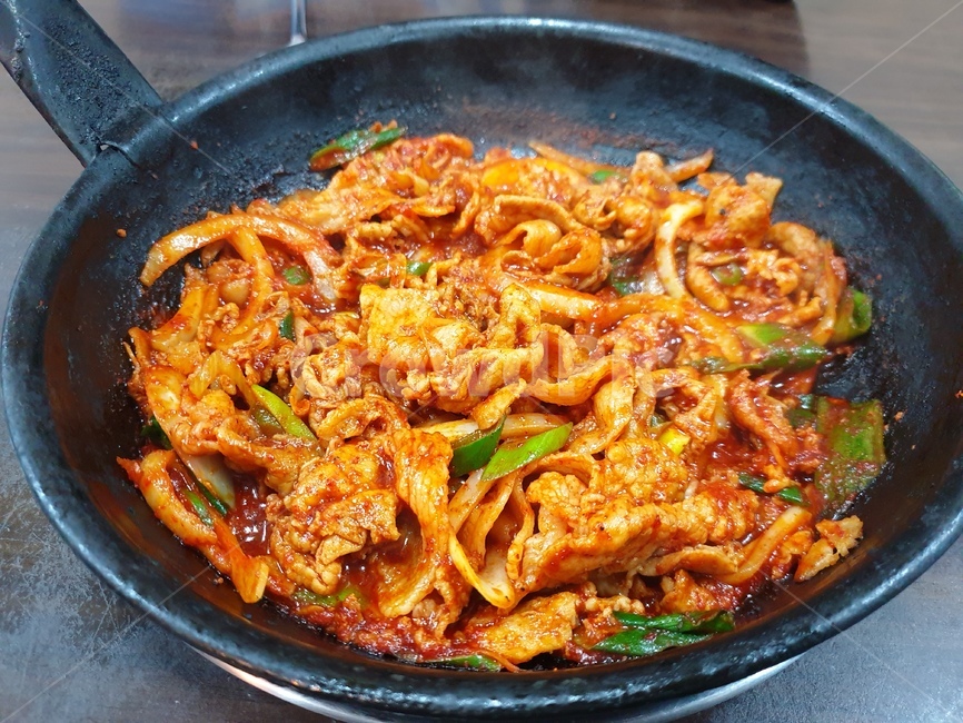 먹방,고기,두루치기,후라이팬,야채