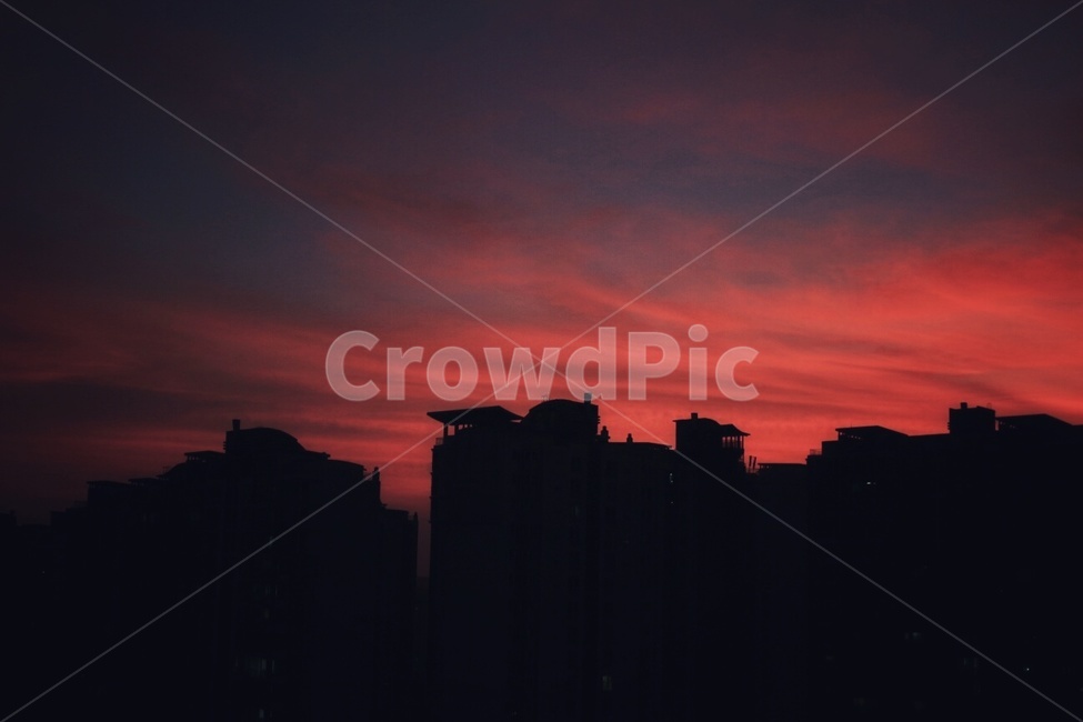 nature,자연,silhouette,실루엣,outdoors,옥외,sky,하늘,dawn,새벽,redsky,붉은하늘,황혼,sunset,일몰,분위기,열정,정열적임,정열적,붉으스름,도시,풍경,city,landscape,실루엣,그림자,silhouette,shadow