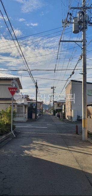street,wire,road,telephone pole,Japanese countryside,leisure,leisurely,comfortable,season,season,weather,clear,clear,clear,afternoon,blue,blue,blue,blue,blue,blue,sky,world,Japan,countryside,countryside landscape,foreign,oversea