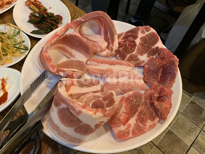 돼지고기,삽겹살,생고기,정육점,항정살,목살,갈매기살,정육식당,돼지한마리,신림맛집,음식,식재료,요리,food,cook,meal,dishes,food reserves,육류,고기,meat