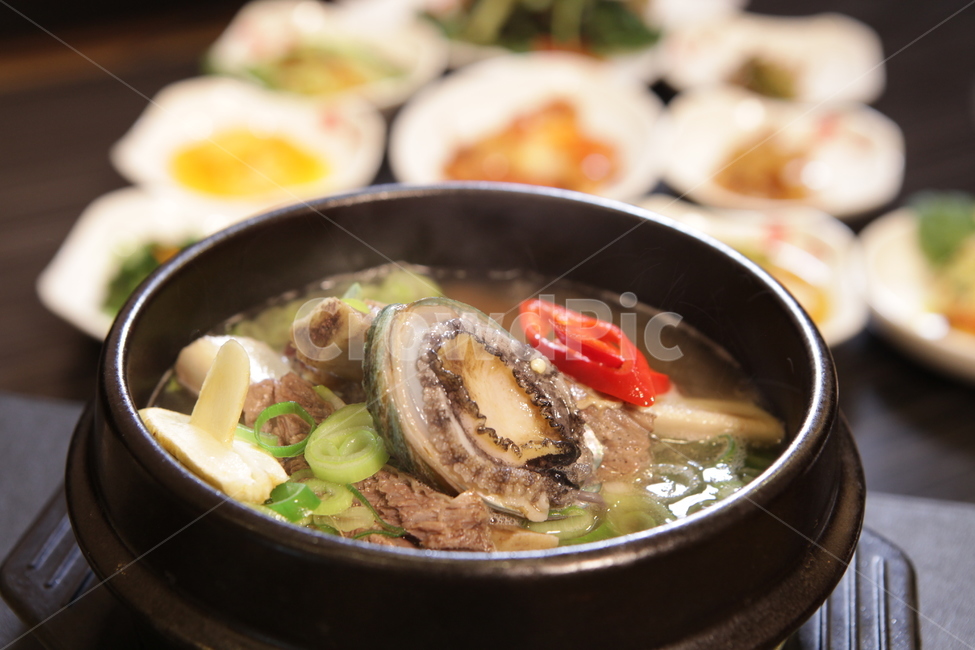 갈비탕,전복,소고기,갈비,반찬,고추,돌솥,bowl,dish,사발,요리,식사,food,음식,soupbowl,음식,식재료,요리,food,cook,meal,dishes,food reserves,한식,한국음식,한국요리,korean food,korean dishes,korean meal,korean cook