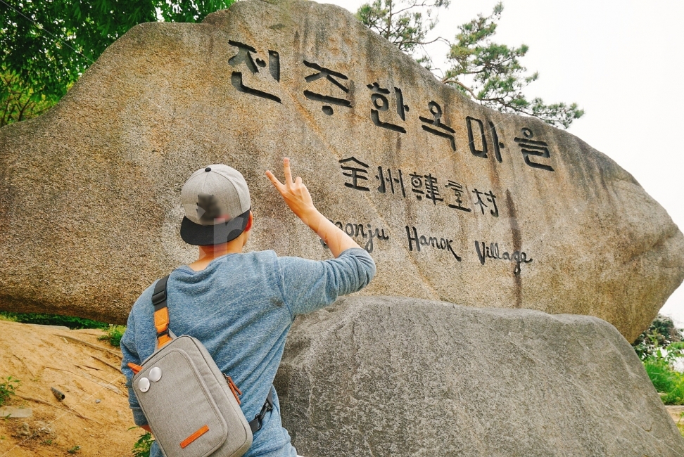 여행,travel,여행사진,국내여행,혼자여행,사진,전주,전주여행,배경사진,배경,이쁜사진,색감,색감좋은사진,여행자,여행가,스냅,스냅사진,스냅샷,뒷모습,뒷모습샷,뒷모습사진,삼각대,삼각대사진,한옥마을,전주한옥마을,사람,인물,인간,human,person,남성,남자,man,male