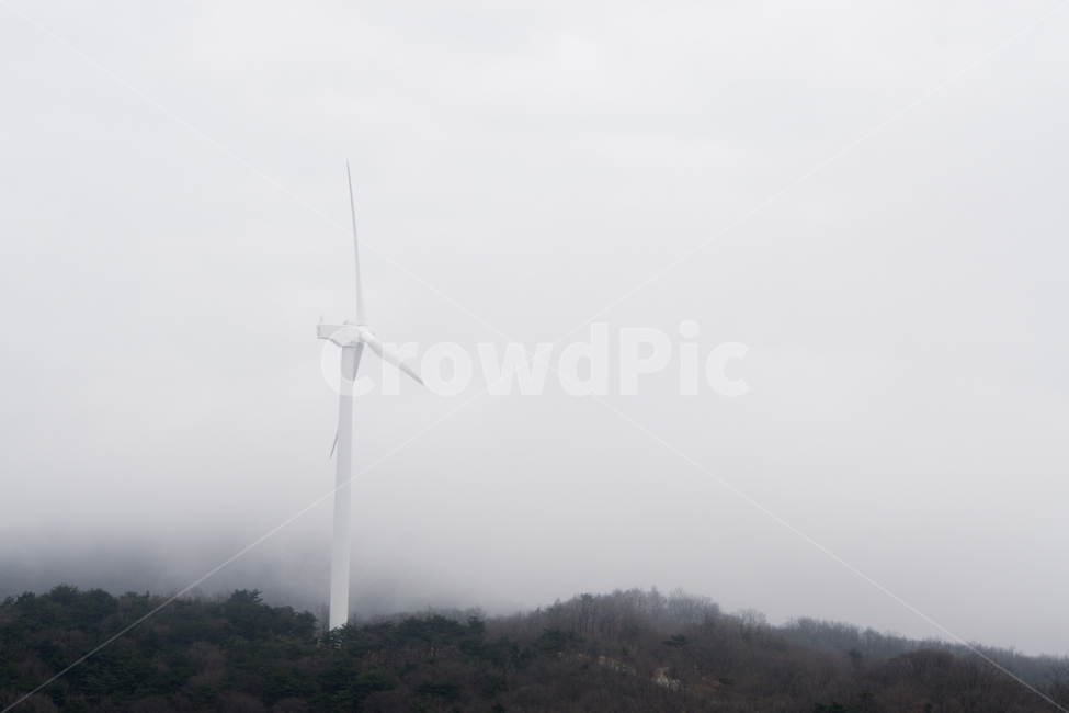 풍력발전,바람개비,안개,경주,풍차,산,바람,자연,풍경,nature,landscape,산업,industry,industrial,에너지산업,energy industry,machine,기계,motor,모터,engine,엔진