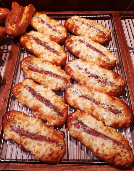 빵,소세지빵,베이커리,디저트,소시지빵,디저트류,bread,bakery,dessert,소시지,소세지,치즈,빵집,sausagebread,sausage,맛있는,음식,식재료,요리,food,cook,meal,dishes,food reserves,빵,bread