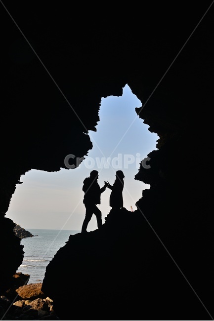 person,사람,human,인간,silhouette,실루엣,nature,자연,cave,sea,바다,outdoors,옥외,ocean,대양,water,물,shoreline,해안선,부안,채석강,해식동굴,동굴,해변,해안,연인,애인,모델