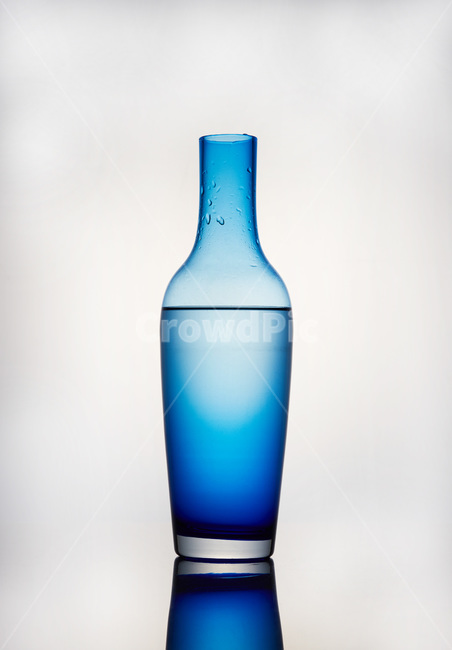 glass,유리,파란병,유리병,물,음료수,drink,beverage,연출,컨셉,콘셉,direction,concept