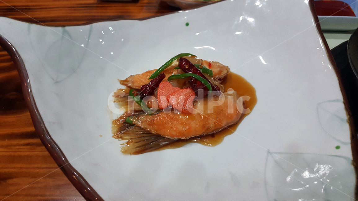 연어,연어뱃살,일식,플레이팅,해산물,수산물,연어회,요리,food,음식,연어배살,음식,식재료,요리,food,cook,meal,dishes,food reserves