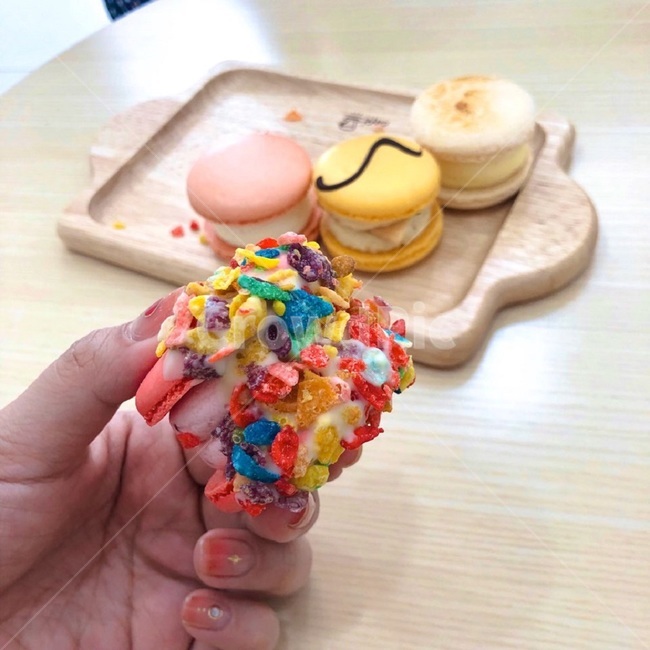 마카롱,디저트,딸기마카롱,솔티마카롱,쿠크다스,딸기,카페,후식,접시,식재료,요리,macaron,dishes,food,cook,meal,snack,feeling,디저트,간식,후식,dessert,snack