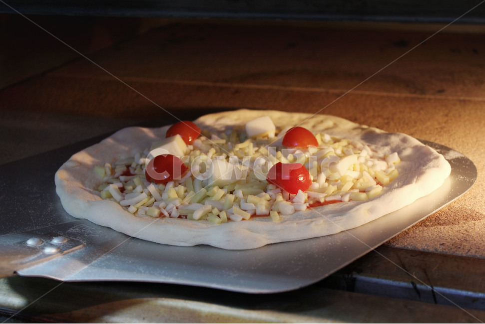 화덕피자,cooking,cook,hand,tomato,cheese,pizza,handmade,kich,kitchen,주방,요리,토마토,방울토마토,피자,반죽,토마토소스,치즈,마르게리따,이탈리아음식,음식,식품,요리사,수제피자,도우,가열,수제음식,수제,화덕