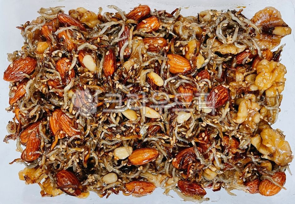 멸치견과류볶음,멸치볶음,견과류볶음,볶음,멸치,견과류,아몬드,호두,잣,음식,요리,food,dish,cook