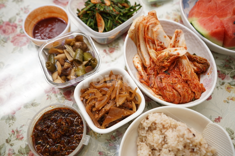 김치,반찬,한국,한국음식,음식,식단,푸드,배추,집반찬,배추김치,한식,우리것,고춧가루,hot,포기김치,채소,야채,음식,식재료,요리,food,cook,meal,dishes,food reserves,한식,한국음식,한국요리,korean food,korean dishes,korean meal,korean cook
