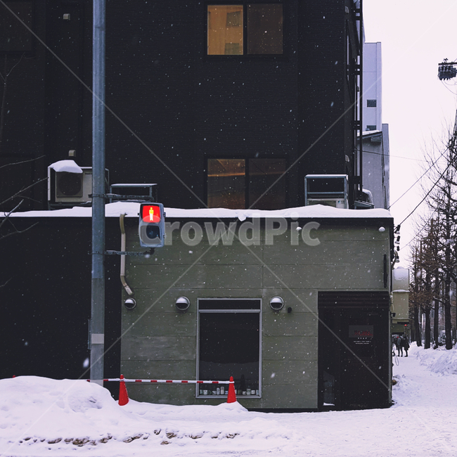 신호등,눈,겨울,감성,일본,건널목,하얀색,빨간불,snow,japan,기다림,글귀배경,겨울,계절,winter,season,건축물,건물외관,exterior,building,structure,architecture,construction