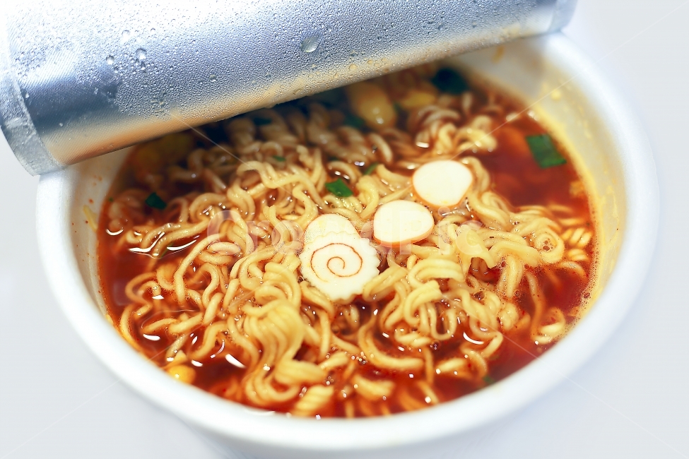 라면,컵라면,음식,야식,인스턴트,매운,일회용,요리,맛있는,간편한,간식,식사,오브젝트,용기,플라스틱용기,뚜껑,음식,식재료,요리,food,cook,meal,dishes,food reserves,면류,면요리,noodles,한식,한국음식,한국요리,korean food,korean dishes,korean meal,korean cook