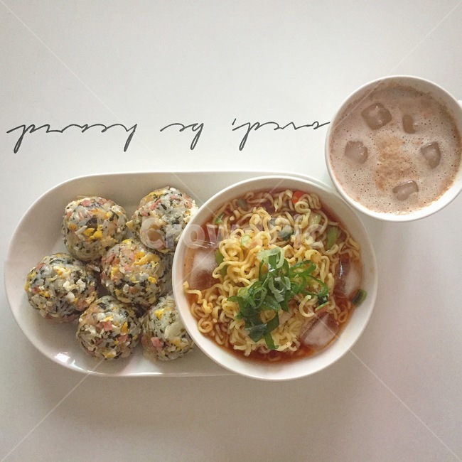 food,meal,dish,음식,식품,라면,주먹밥,식사