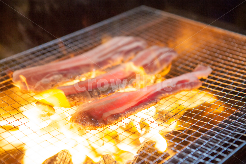 BBQ,pork belly,Grilled over direct fire,Charcoal grill,meat,food,direct fire,charcoal fire