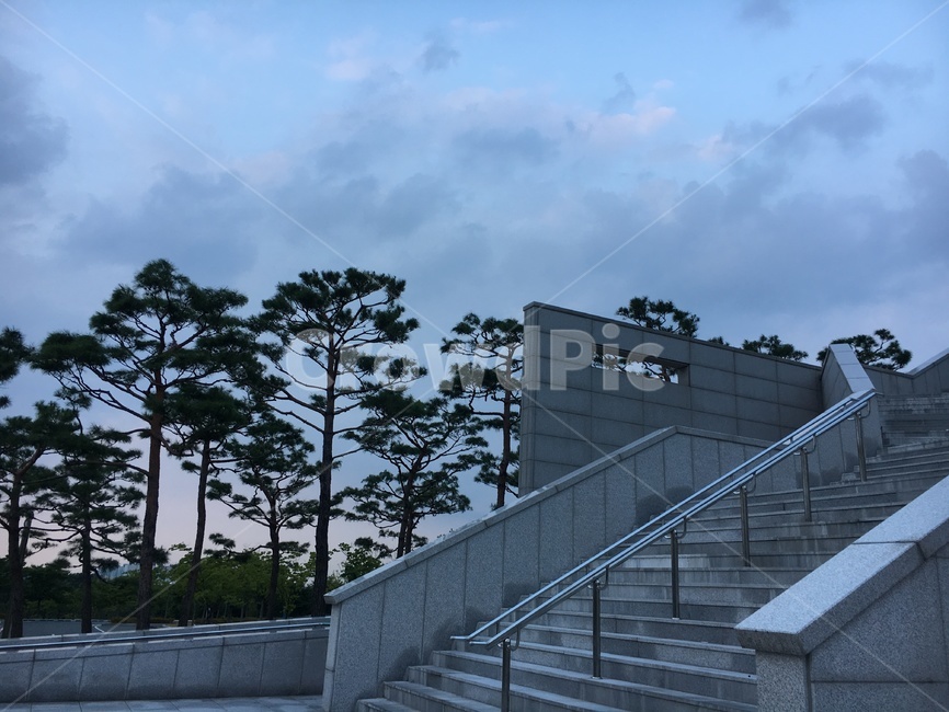 sky,blue sky,pretty sky with clouds,clear sky,pretty sky