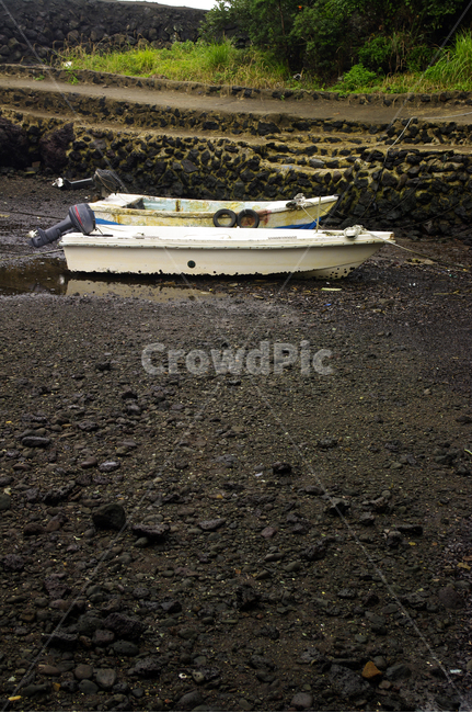 정박,해안,배,해변,boat,해변,바다,beach,sea,제주도,jeju,jeju island,transportation,교통,vehicle,차량,보트,canoe,카누,rowboat,노 젓는 배,watercraft,선박,vessel,용기