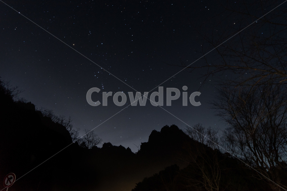 별,stars,산,야경,겨울밤,밤,풍경,반짝반짝,별자리,night,자연,풍경,nature,landscape,야경,밤,nightscape,night,outdoors,옥외,outer space,대기권 밖,astronomy,천문학,universe,우주,starry sky,별이 빛나는 하늘,space