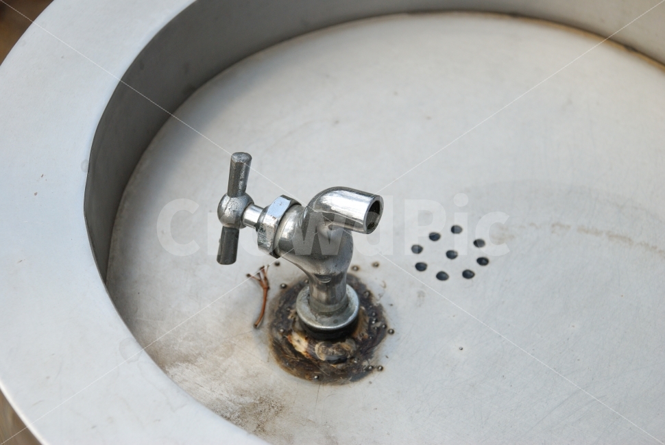 수도꼭지,강철,동파,물,faucet,밸브,온수,냉수,사물,물건,오브젝트,thing,object,matter