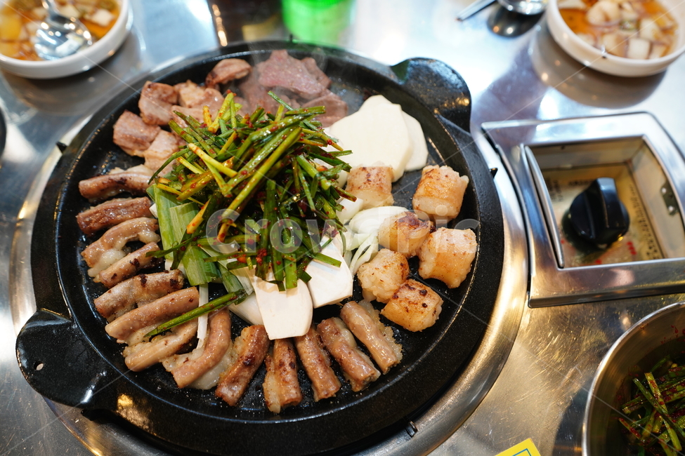 술안주,막창,곱창,염통,대창,소,육식,육류,먹방,음식,부추,안주,불판,술자리,모임,푸드,음식,식재료,요리,food,cook,meal,dishes,food reserves,육류,고기,meat