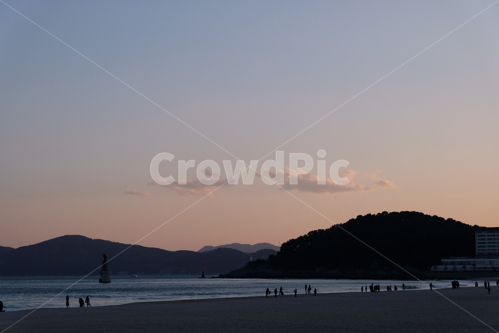 바다,해수욕장,노을,노을바다,해지는바다,선셋,산,해수욕,하늘,노을하늘,핑크하늘,그라데이션,자연,풍경,nature,landscape,한국자연풍경,한국자연경관,korea nature landscape,해변,바다,beach,sea,outdoors,옥외,land,땅,human,인간,person,사람
