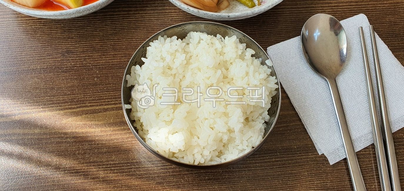 공기,밥공기,밥,숟가락,젓가락,수저,식탁,식사,넵킨