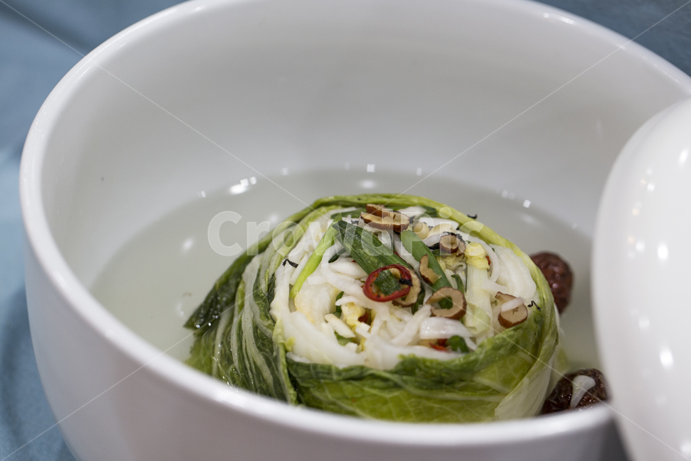 물김치,김치,백김치,배추김치,야채,채소,반찬,음식,한국전통,한국문화,korean traditional,korean culture,음식,식재료,요리,food,cook,meal,dishes,food reserves,채소,야채,vegetables,한식,한국음식,한국요리,korean food,korean dishes,korean meal,korean cook