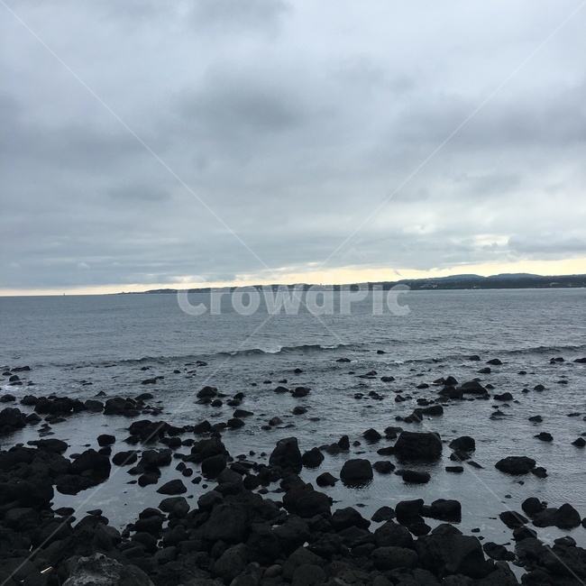 돌,제주도,바다,한국자연관광,한국자연풍경,풍경,자연,먹구름,구름,하늘,계절,가을,봄,여름,자연,풍경,nature,landscape