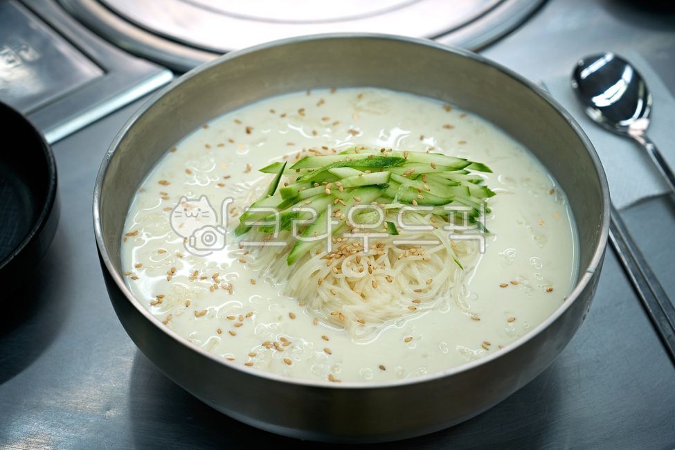 콩국수,여름별미,시원한국수,냉국수,콩요리,콩냉면,food,음식,meal,식사,bowl,그릇,foodreserves,koreanfood,koreanmeal