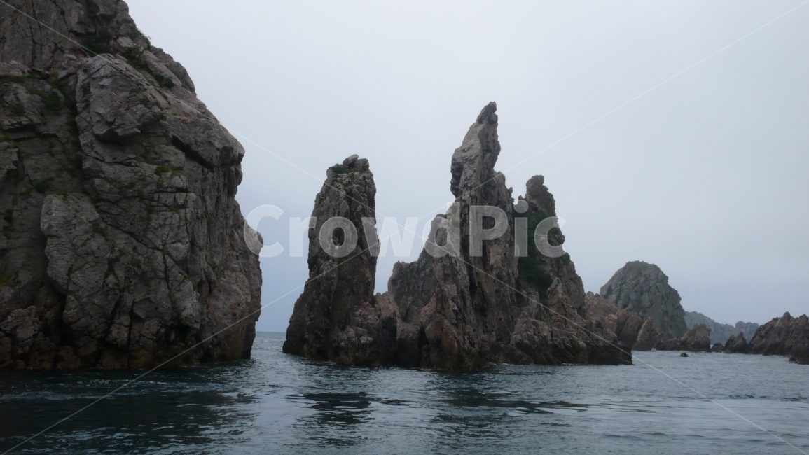 바다,촛대바위,동해안,돌,바위,동해,자연,풍경,nature,landscape,water,물,shoreline,해안선,outdoors,옥외,ocean,대양,sea,land,땅,coast,연안