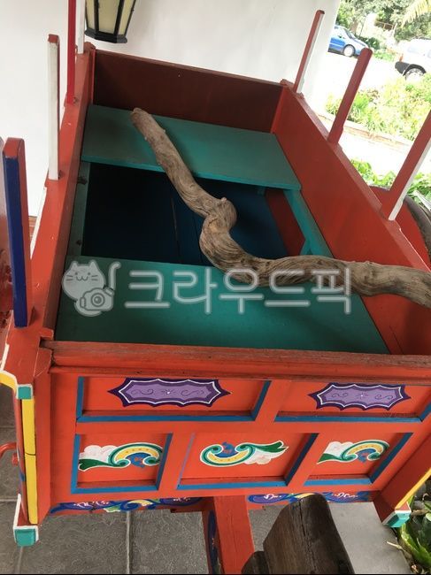 ornament,wagon,tree,coloring,traditional furniture