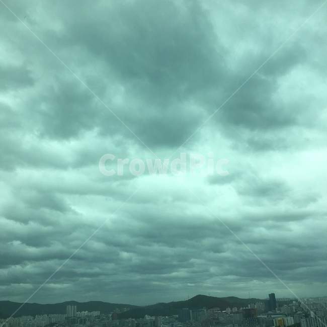 태풍,흐린하늘,구름낀하늘,어두운하늘,먹구름,하늘
