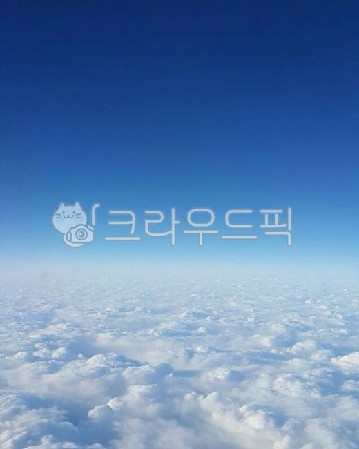 sky,cloud,nature,outside the plane,sight