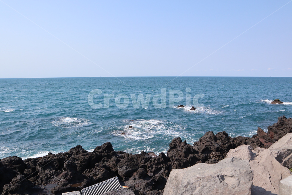 제주바다,현무암,바다,제주도,basalt,제주현무암,제주돌,제주도돌,돌,자연,풍경,nature,landscape,한국자연풍경,한국자연경관,korea nature landscape,제주도,jeju,jeju island,promontory,곶,ocean,대양,water,물,sea,outdoors,옥외